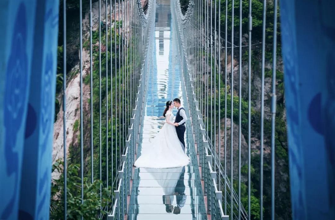 浪漫七夕·天橋之吻！馬仁奇峰景區(qū)憑借結(jié)婚證免費入園！
