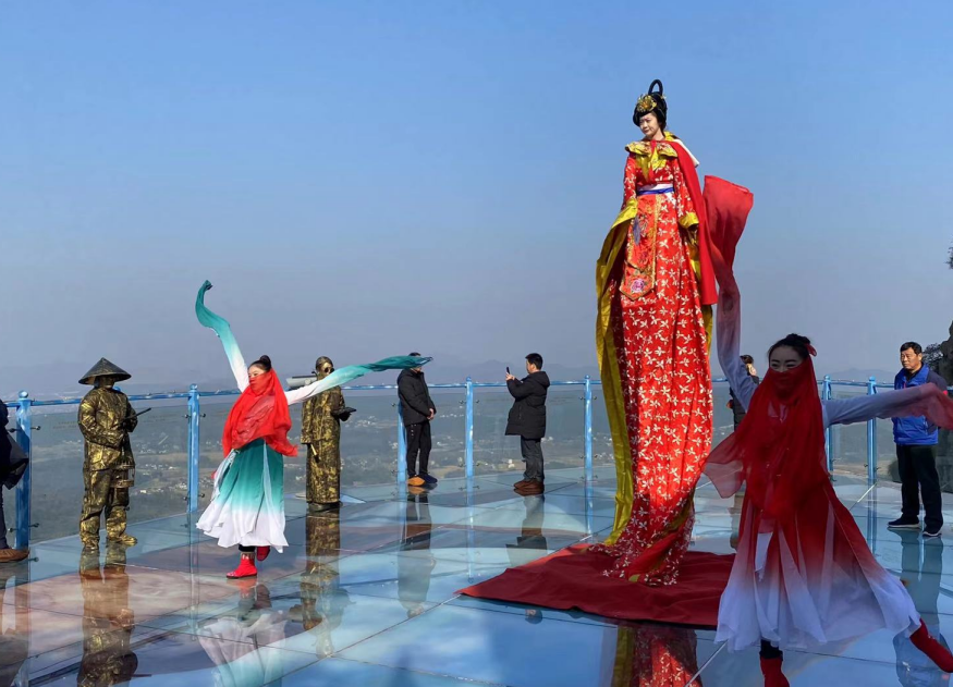 新年到！真·天空之境遇見高桿女神，千副春聯(lián)免費(fèi)送！