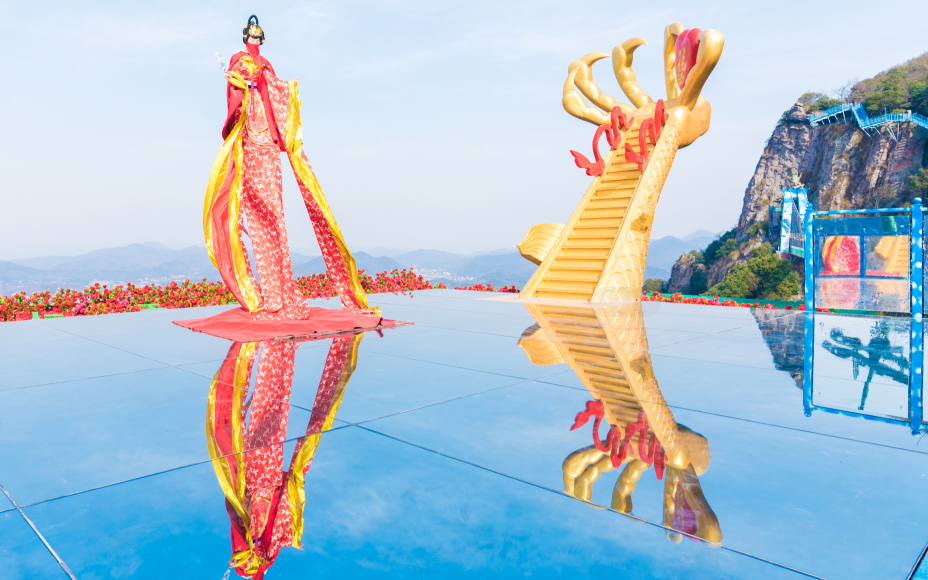 馬仁奇峰又添網(wǎng)紅打卡點(diǎn)！隨手一拍就是大片?。? /></a></div>
                    </li>
                                        <li>
                        <div   id=